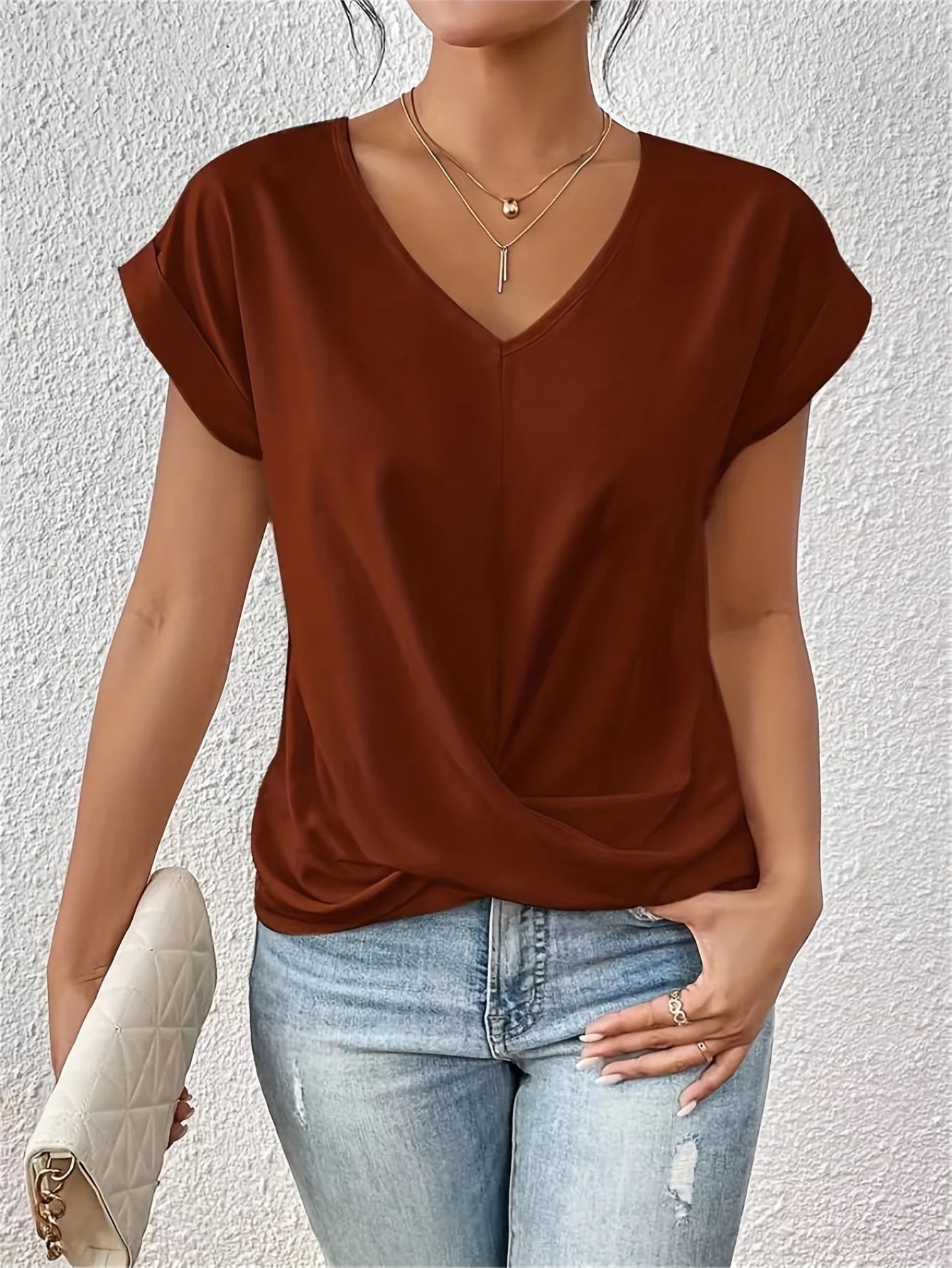 Lucia — T-Shirt mit elegantem V-Ausschnitt