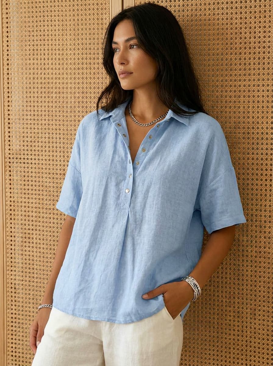 Bianca — Sommerbluse mit V-Kragen & Knopfdetail